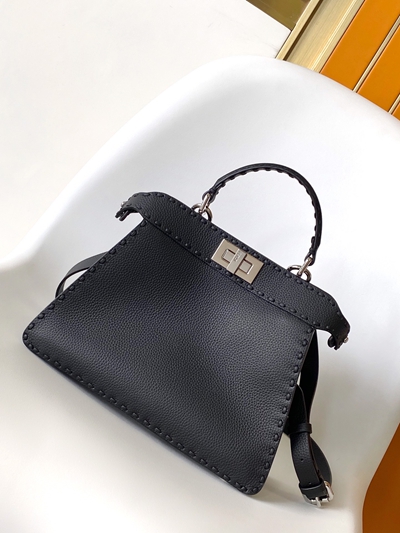 フェンディバッグ正面デザイン